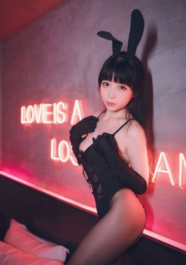被男人一口吸住两个奶头_4K电影全集观看