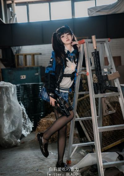 在舞台上衣服掉了的视频_4K高清在线观看