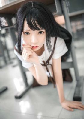 悄悄解开了岳的乳罩第一章_1080P在线播放